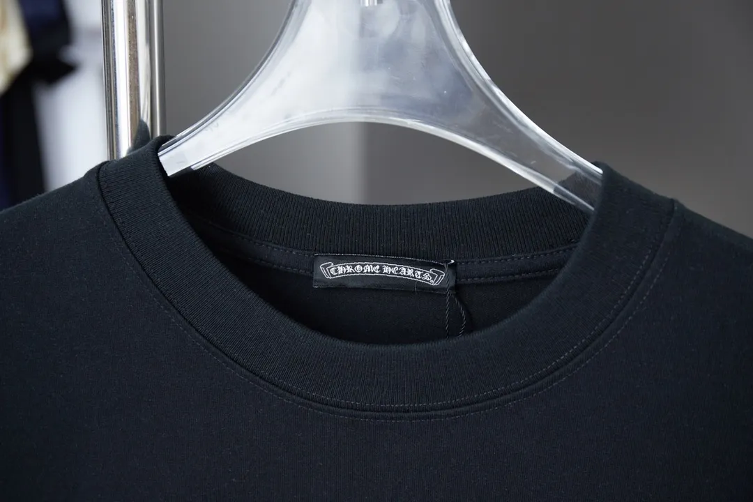 🅿️200 Ch*ome Hearte 25SS early spring new model, Australian diamond embroidered Crow heart cross short sleeves, light luxury, essential item for daily commuting for men and women, correct version, welcome to compare, detailed features · 320g 100% pure cotton double yarn jersey fabric · Custom dyed in the same cylinder, special thickened 32 double-strand 1X1 threads · Imported Tajima machine embroidered letter logo and pattern · High-temperature stamping of Crow heart pattern with matte diamonds imported from Australia · Double-needle stitching across seams · Original main mark, washed tag, branded moisture-proof paper packaging Color: Black/White Size: S/M/L/XL